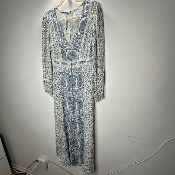 Stradivarius Off White & Blue Floral Paisley Print Long Sleeve V-Neck Maxi Dress - Picture 4 of 16